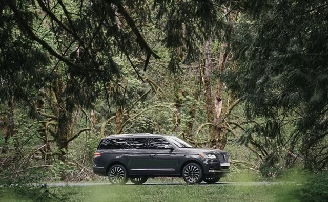 Lincoln-Navigator-Black-Label-than-xe