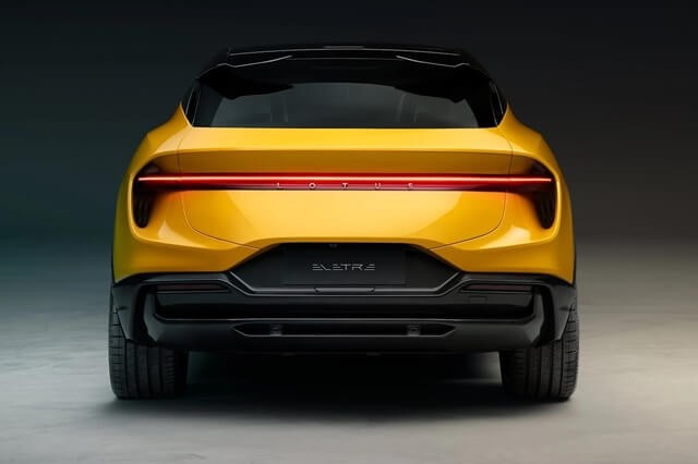 Lotus-Eletre-duoi-xe