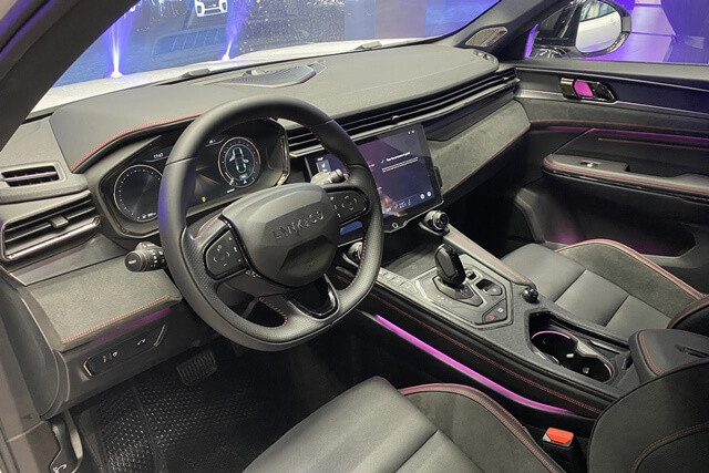 Lynk-Co-05-den-vien-noi-that