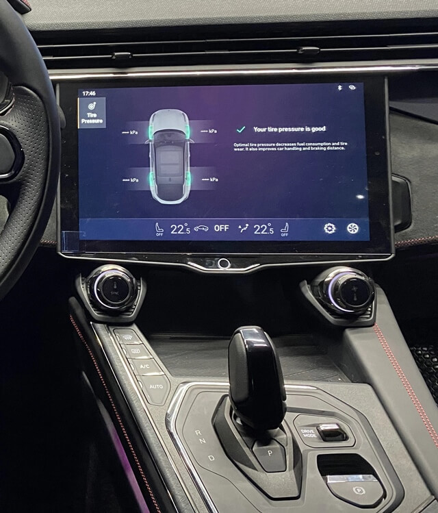 Lynk-Co-05-man-hinh-giai-tri