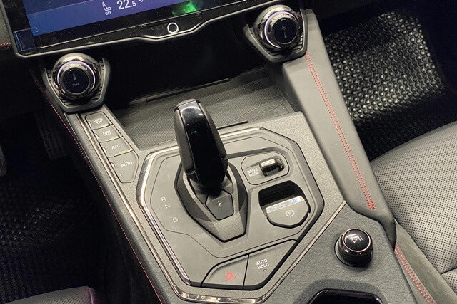 Lynk-Co-05-trung-tam-dieu-khien