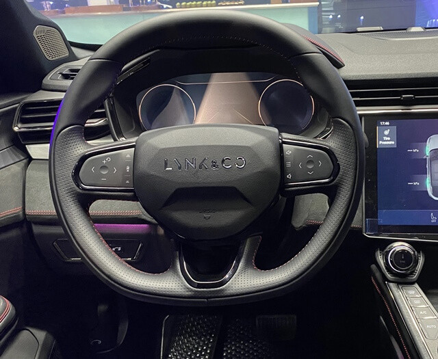 Lynk-Co-05-vo-lang