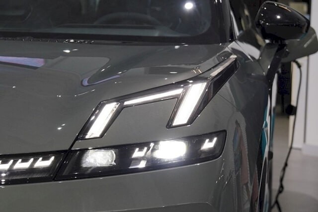 Lynk-Co-08-can-canh-den-pha