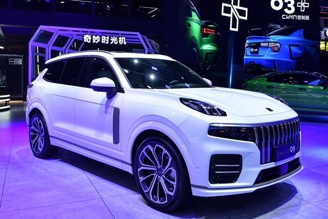 Lynk-Co-09-mau-trang