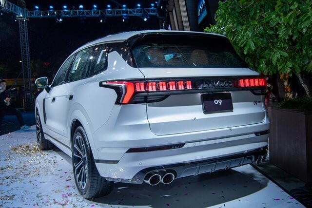 Lynk-Co-09-thiet-ke-duoi-xe