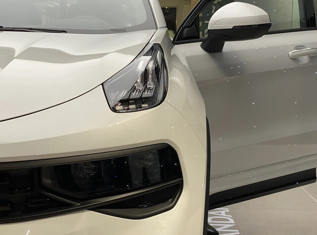 Lynk-co-01-den-chieu-sang