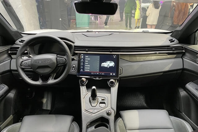 Lynk-co-01-khoang-lai