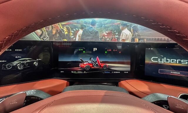 MG-Cyberster-man-hinh-cam-ung