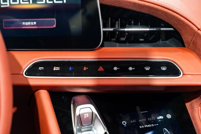 MG-Cyberster-nut-chinh-dieu-hoa