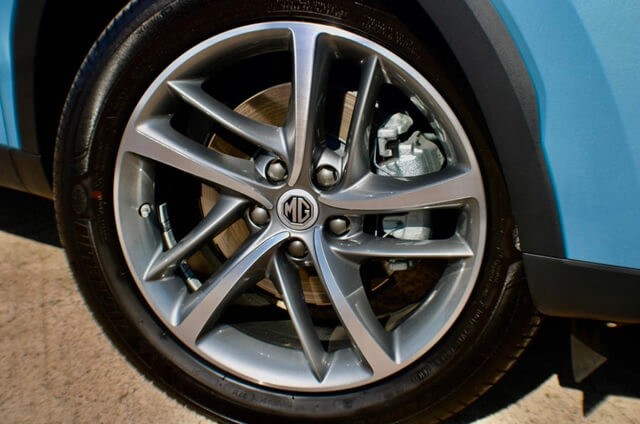 MG-HS-Plug-in-la-zang