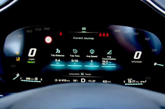 MG-HS-Plug-in-man-hinh-ky-thuat-so