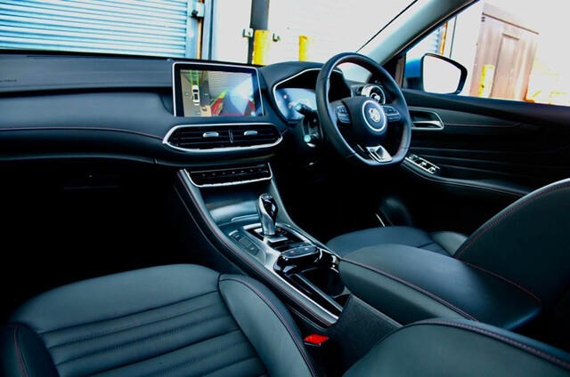 MG-HS-Plug-in-noi-that-khoang-lai