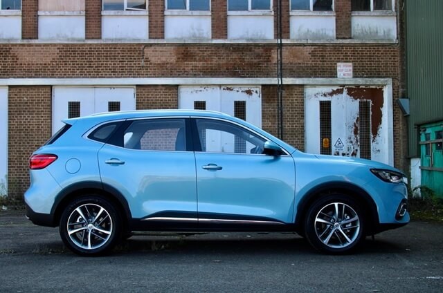 MG-HS-Plug-in-phan-than-xe