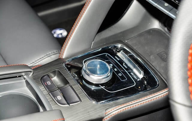 MG-ZS-EV-trung-tam-dieu-khien