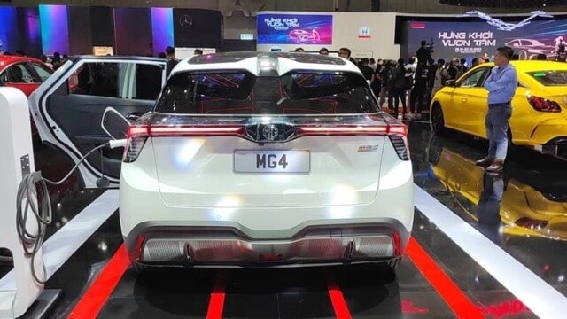 MG4-EV-duoi-xe
