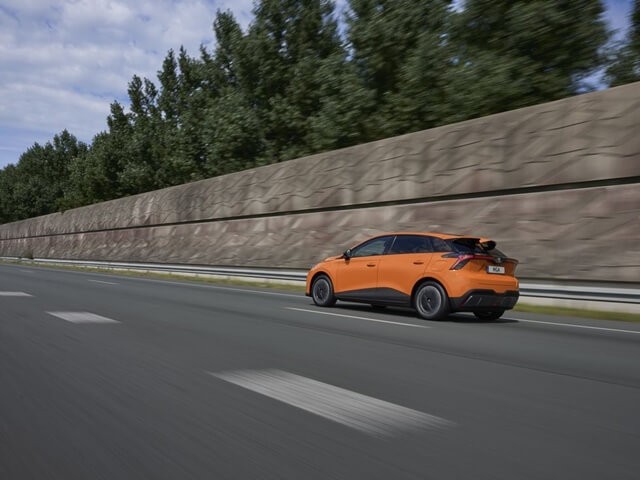 MG4-Electric-van-hanh