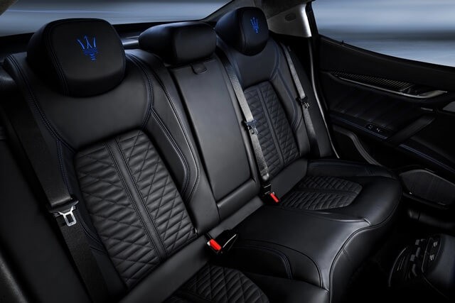 Maserati-Ghibli-Hybrid-khoang-hanh-khach