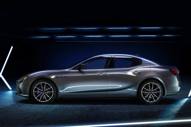 Maserati-Ghibli-Hybrid-than-xe
