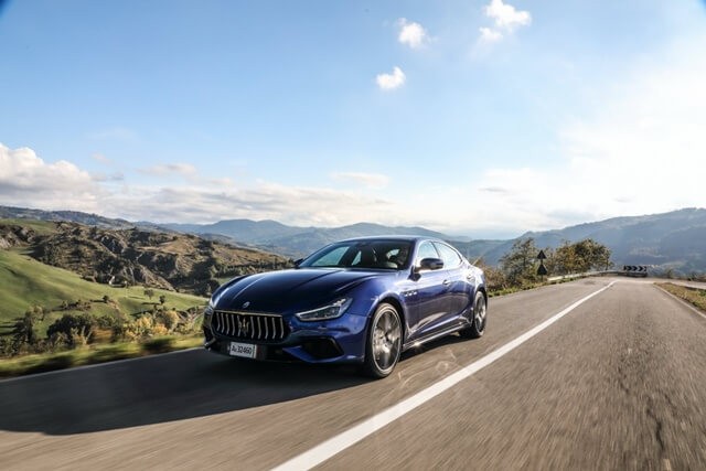 Maserati-Ghibli-Hybrid-van-hanh