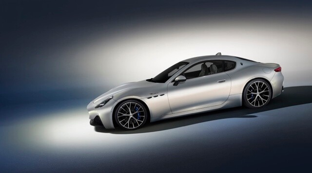 Maserati-Granturismo-mau-bac