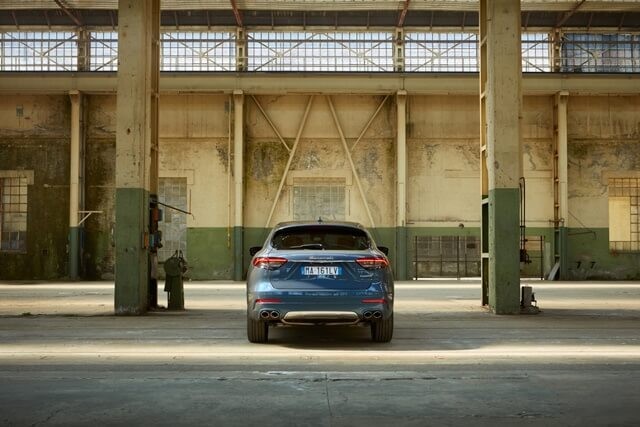 Maserati-Levante-Hybrid-duoi-xe