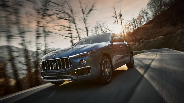 Maserati-Levante-Hybrid-van-hanh