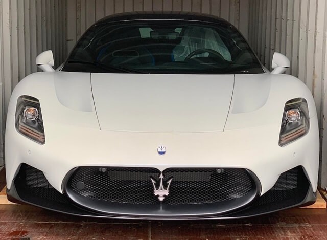 Maserati-MC20-mau-trang-tai-Viet-Nam