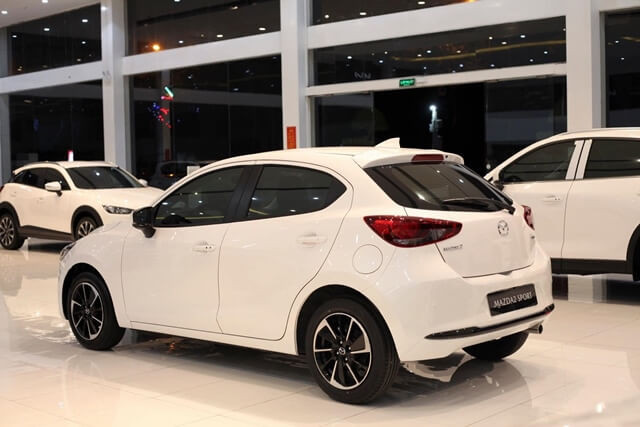 Mazda-2-Sport-hong-xe