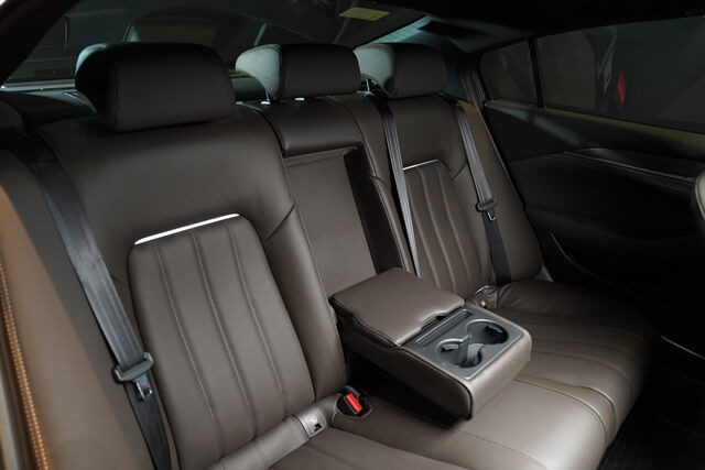 Mazda-6-ghe-ngoi-khoang-hanh-khach