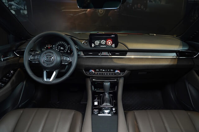 Mazda-6-khoang-lai