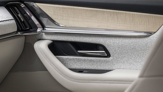 Mazda-CX-60-tay-nam-cua