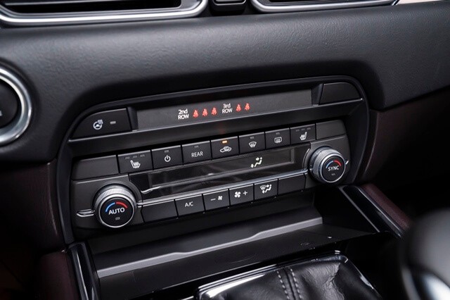 Mazda-CX8-2023-bang-dieu-khien