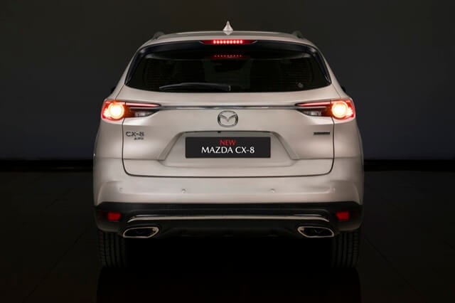 Mazda-CX8-2023-duoi-xe