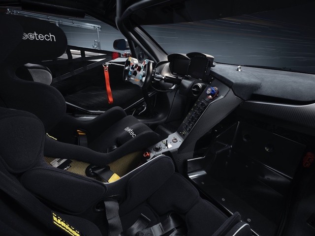 Mclaren-720S-GT3X-cabin