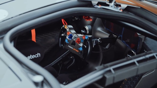 Mclaren-720S-GT3X-dong-co