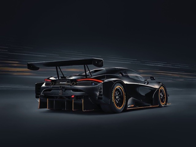 Mclaren-720S-GT3X-hong-va-duoi-xe
