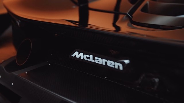 Mclaren-720S-GT3X-logo-duoi-xe