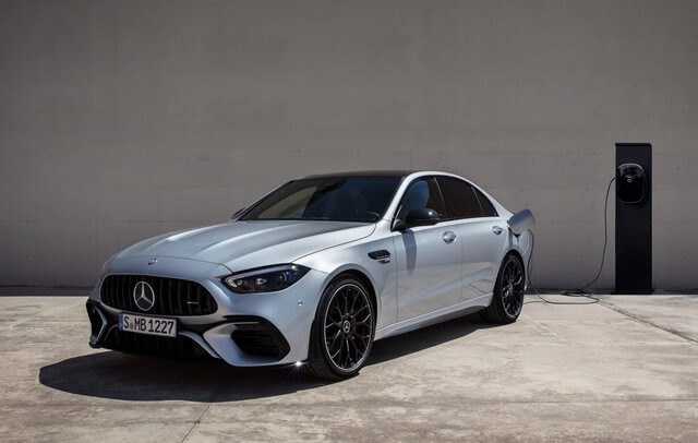 Mercedes-AMG-C63-S-E-Performance-sac-pin