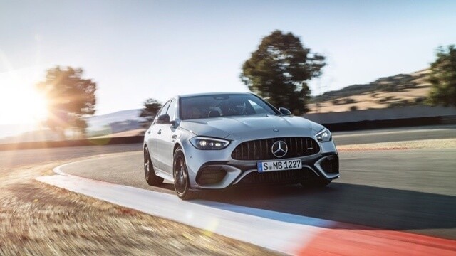 Mercedes-AMG-C63-S-E-Performance-van-hanh