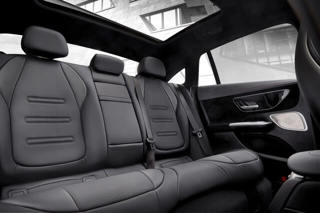 Mercedes-AMG-EQE-khoang-hanh-khach