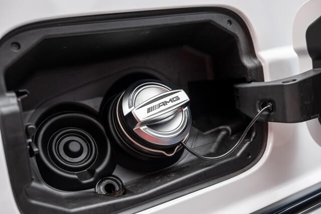 Mercedes-AMG-G63-Edition-55-nap-binh-xang