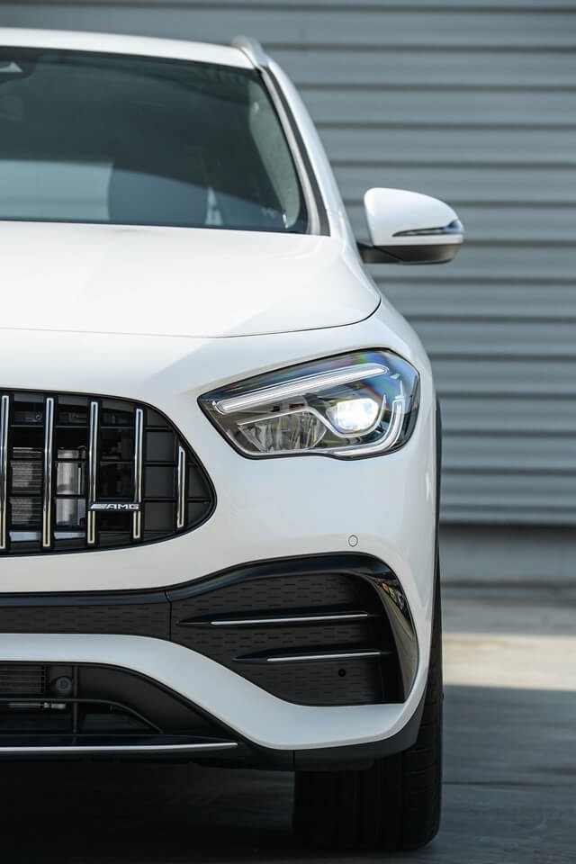 Mercedes-AMG-GLA-35-4Matic-can-canh-den-pha