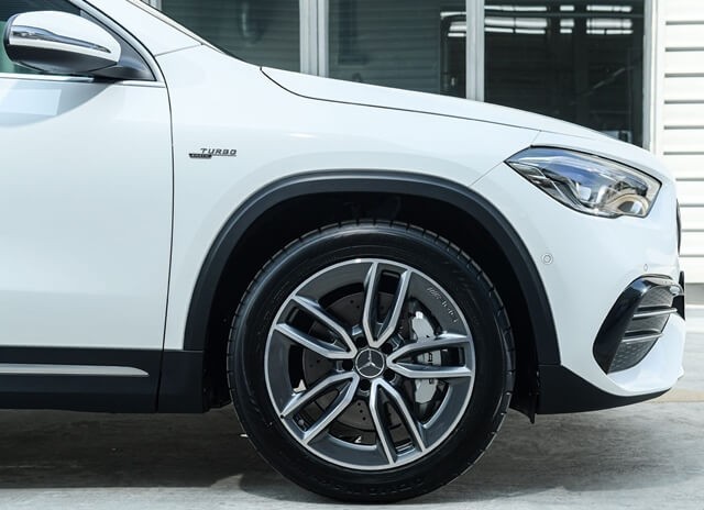 Mercedes-AMG-GLA-35-4Matic-la-zang