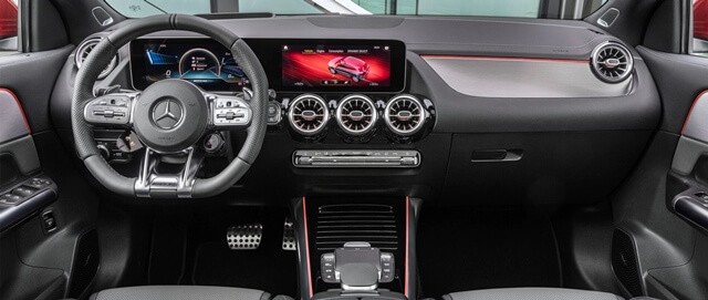 Mercedes-AMG-GLA-35-4Matic-tong-the-khoang-lai