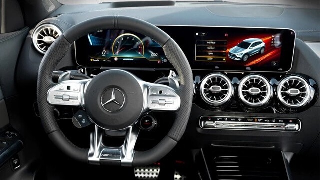Mercedes-AMG-GLA-35-4Matic-vo-lang