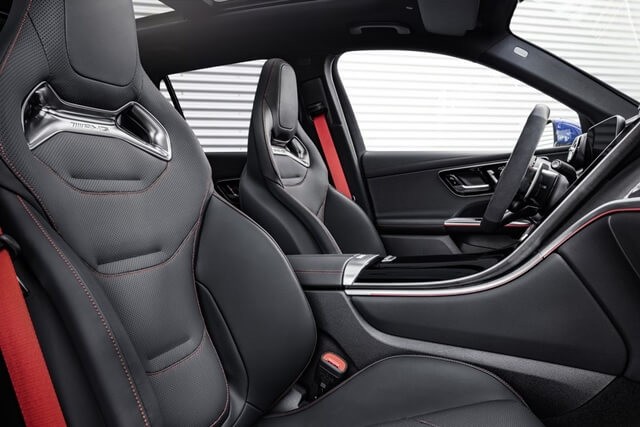 Mercedes-AMG-GLC-43-4Matic-ghe-khoang-lai