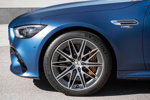 Mercedes-AMG-GT53-2022-la-zang