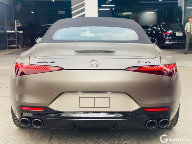 Mercedes-AMG-SL-43-duoi-xe