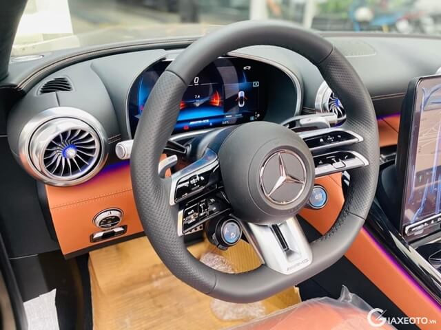 Mercedes-AMG-SL-43-vo-lang