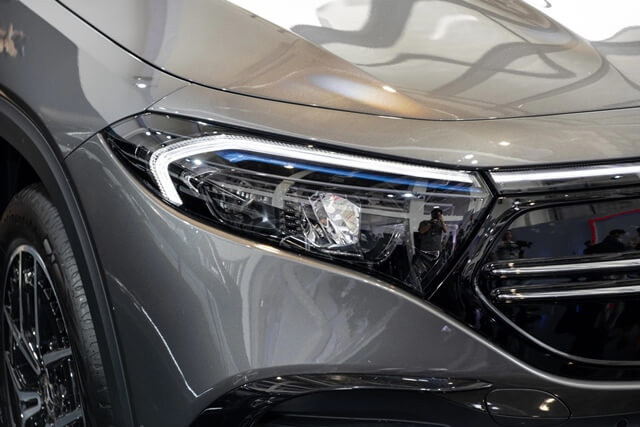 Mercedes-Benz-EQB-250-SUV-den-pha